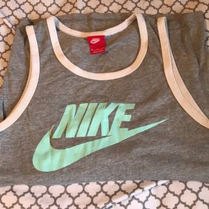 Medium Nike tank
